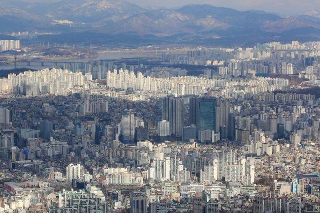 집값 상승 전망 48%… 정책 평가는 부정 우세